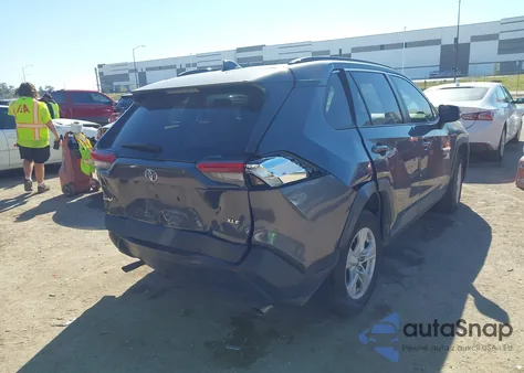 2019 Toyota Rav4 Xle z USA, uszkodzony, nr VIN JTMW1RFV2KD023533